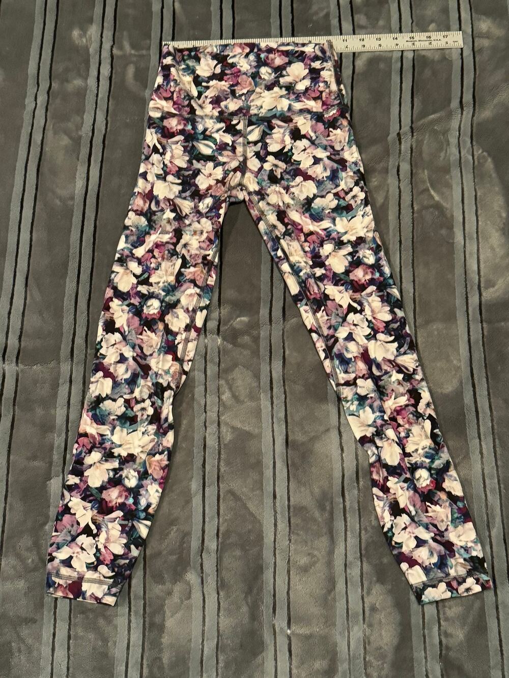 Preloved Lululemon Women's Leggings size 4